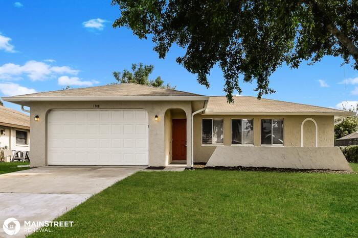 Primary Photo - 1308 SE 32nd Ter, Cape Coral, FL 33904