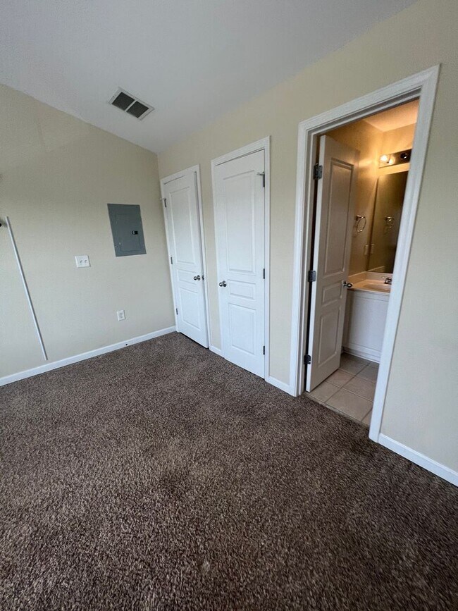 Building Photo - 15-1527 Kisling