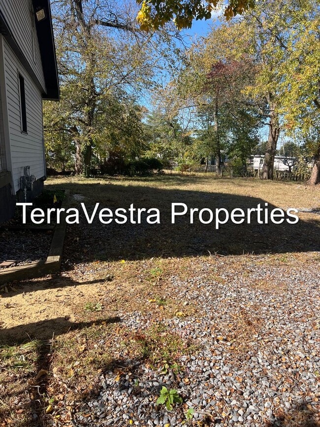 Building Photo - Large 4 Bed in Mantua with bonus room! Eli...