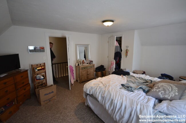 Foto del edificio - 64 Murdock St