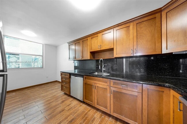 Foto del edificio - 2841 NE 163rd St