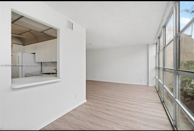 Foto del edificio - 2001 Atlantic Shores Blvd