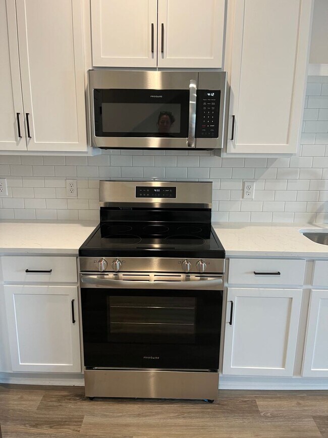 Building Photo - Brand New Townhome, great location