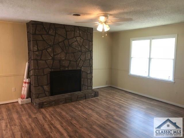 Building Photo - 135 Quail Run Dr