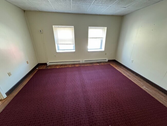 Building Photo - Apartment