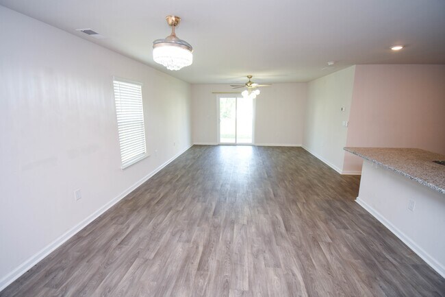 Building Photo - 6619 Colonial Dr