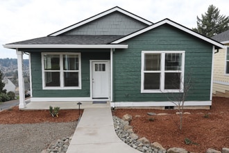 Building Photo - 12929 SE Ridgecrest Rd