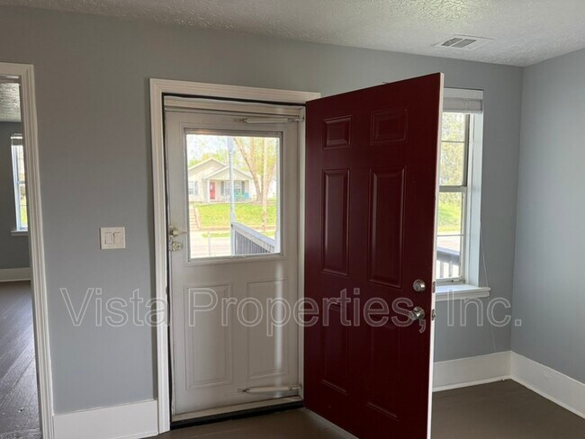 Foto del edificio - 1740 E Market St