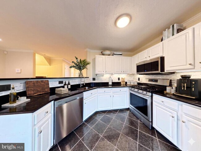 Building Photo - 6955 Aquamarine Ct