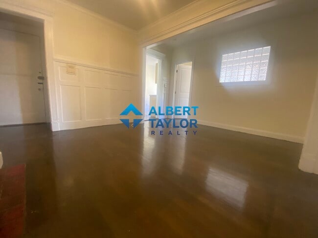 Building Photo - 458 Park Dr
