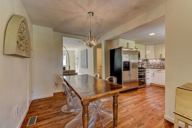 Building Photo - 303 E Chester St