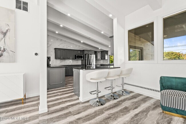 Foto del edificio - 512 Deal Rd