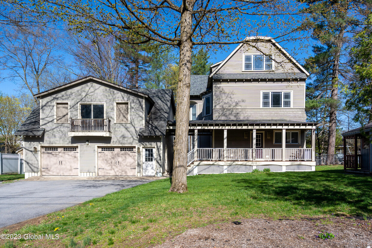 Primary Photo - 9 Spa Cir