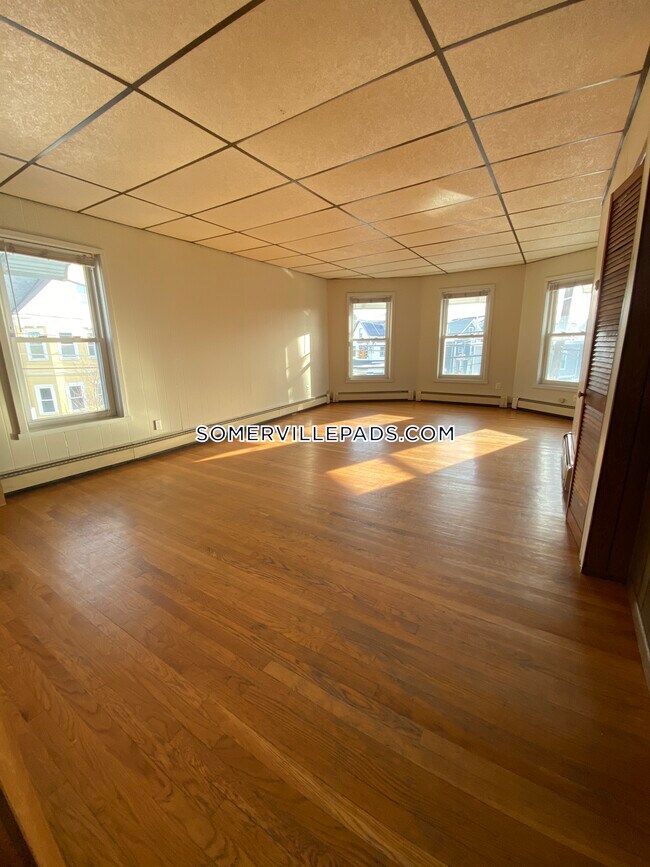 Building Photo - 55 Elm St