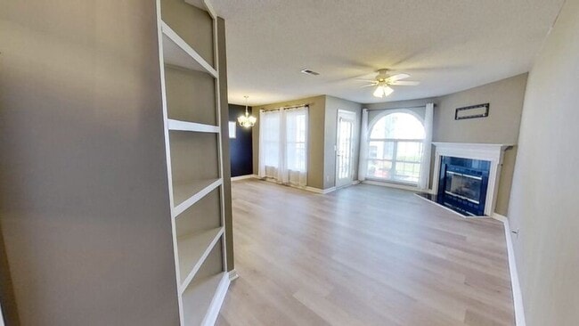 Building Photo - 5004 Lawndale Dr