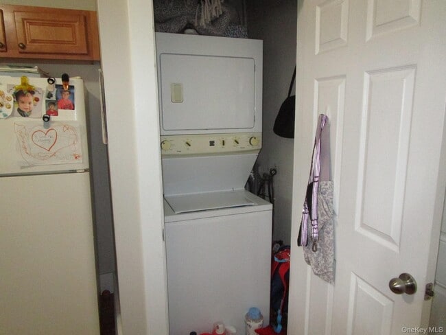 Building Photo - 114 NY-284