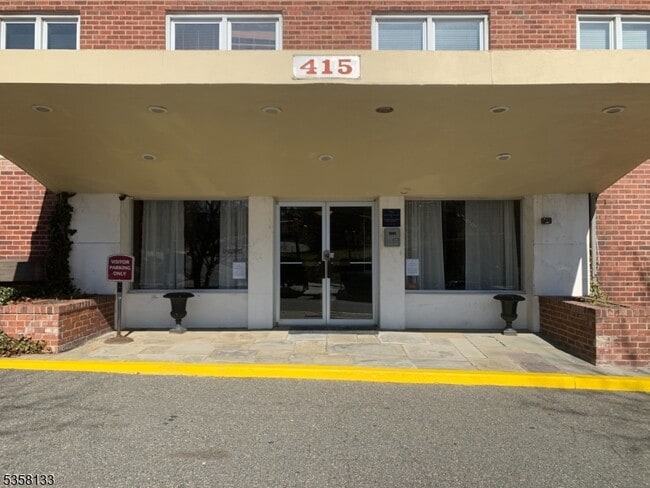Building Photo - 415 Claremont Ave