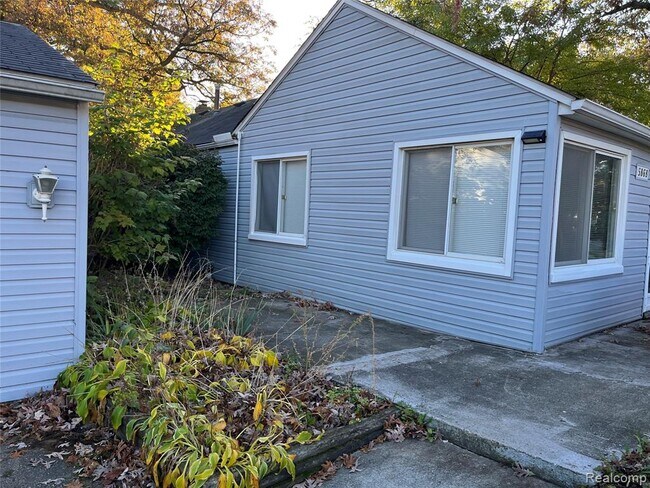 Foto del edificio - 5868 N Linville St