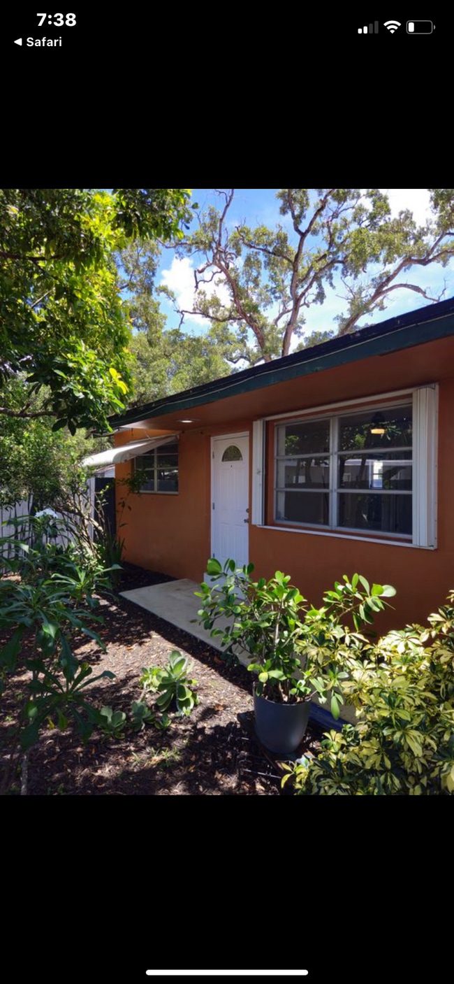 Building Photo - 4920 SW 28th Ter