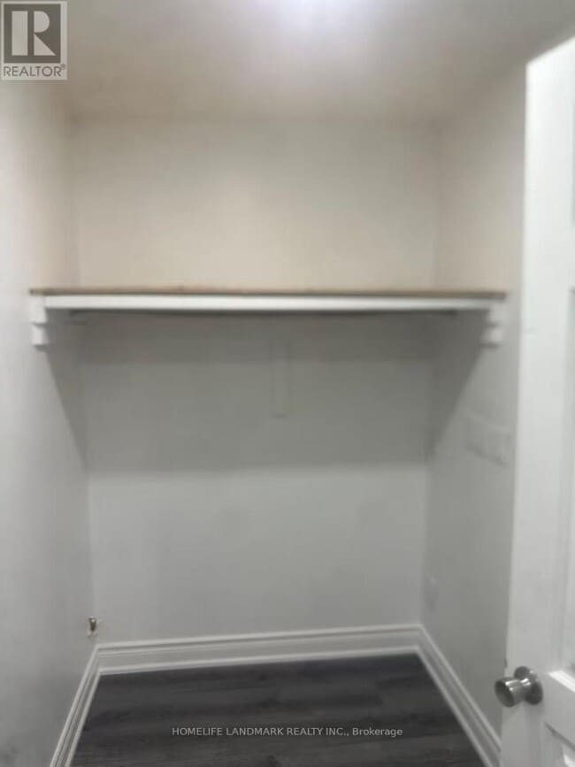 Building Photo - 92 King St W