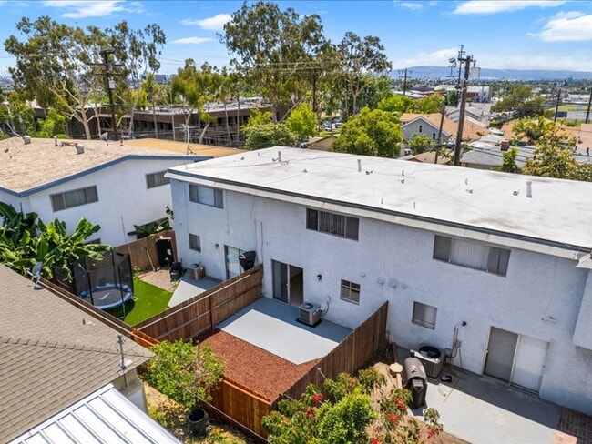 Building Photo - 2210 Gaviota Ave