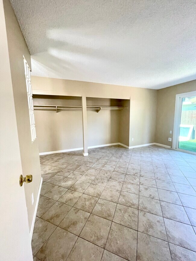 Foto del edificio - 8812 Annandale Way