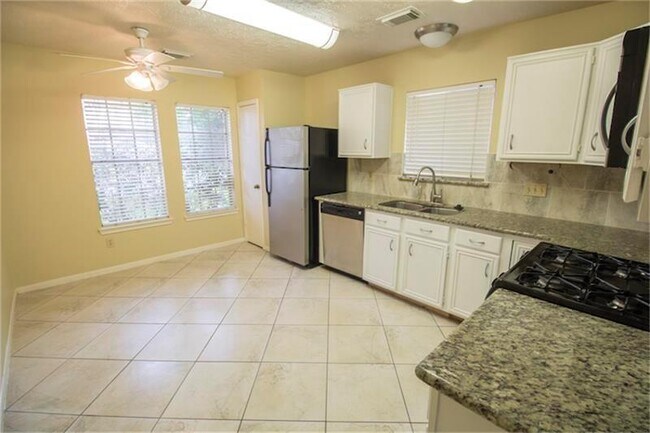 Building Photo - 12827 Careywood Dr