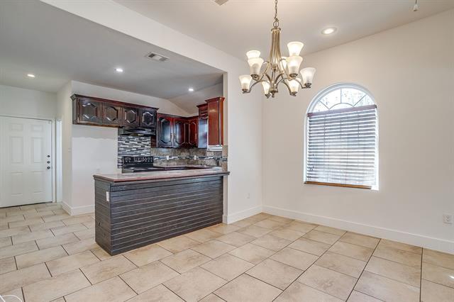 Foto del edificio - 2316 Roosevelt Ave