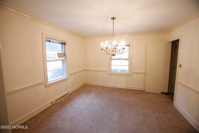 Foto del edificio - 503 Albert Ave NW