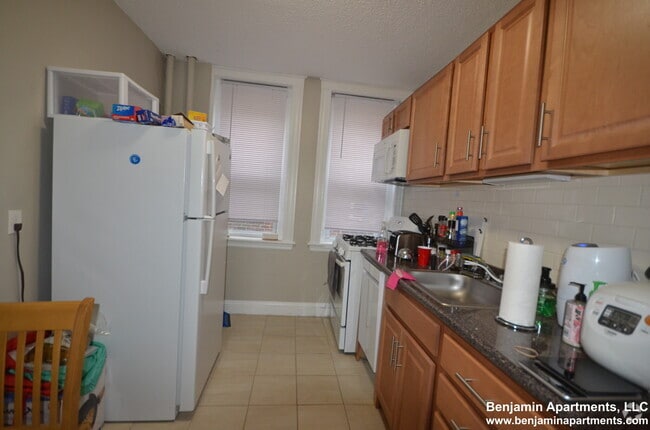 Building Photo - 11 Barrows St