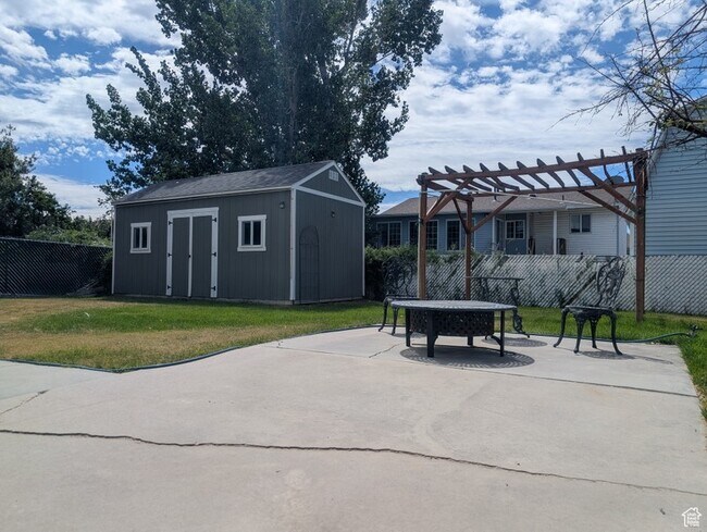 Building Photo - 475 W 2400 S