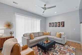 Building Photo - 428 Highwood Trl