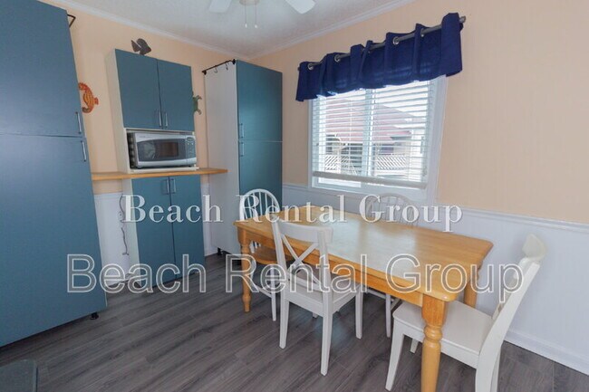 Building Photo - 609 Hillside Dr S