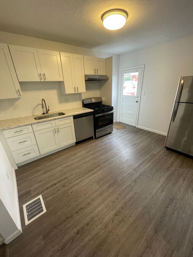 Building Photo - Duplex Building in Mt Washington