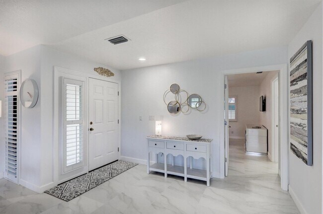 Building Photo - 6 Lexington Ln E