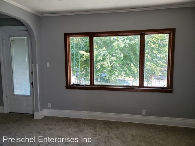 Foto del edificio - 5 br, 1 bath House - 132 Gilbert St