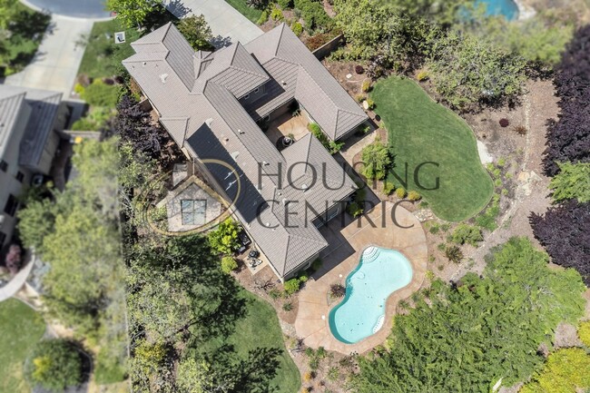 Foto del edificio - Beautiful Executive Level Home in Prestigi...