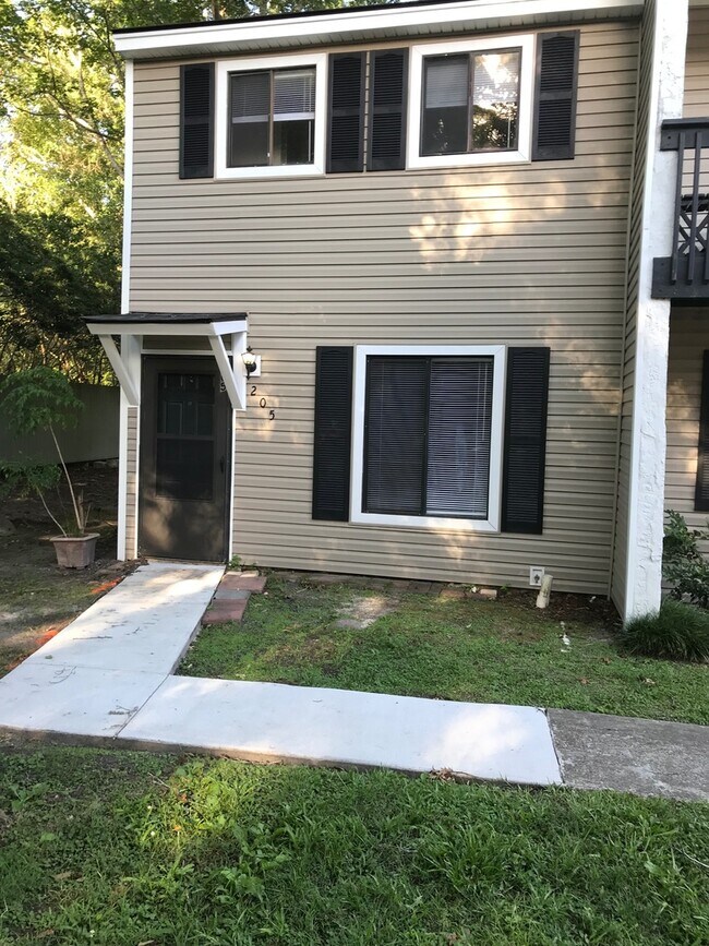 Foto del edificio - Adorable Townhome