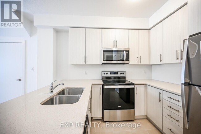 Photo du bâtiment - 590-590 N Service Rd