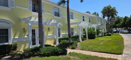 Building Photo - 108 Pompano Dr SE