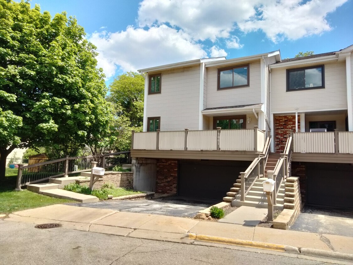 Foto principal - 3061 Pheasant Creek Dr