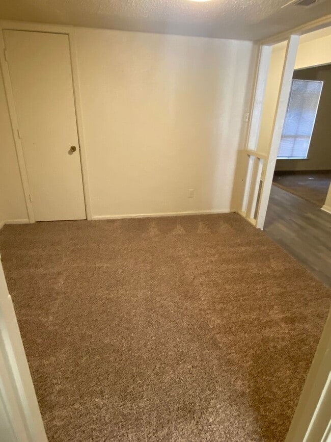 Foto del edificio - SPACIOUS 3 bedroom 2.5 bathroom townhome