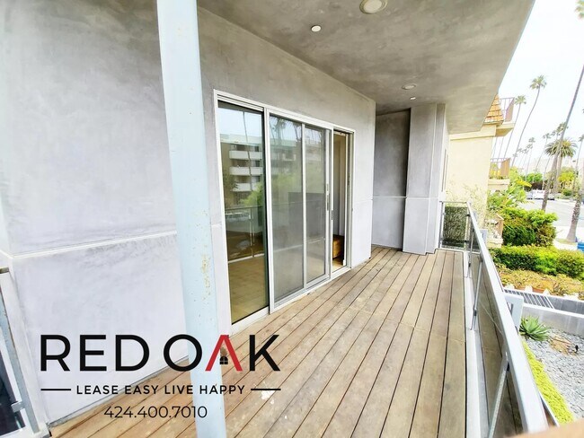 Foto del edificio - Absolutely STUNNING Three Story Three Bedr...