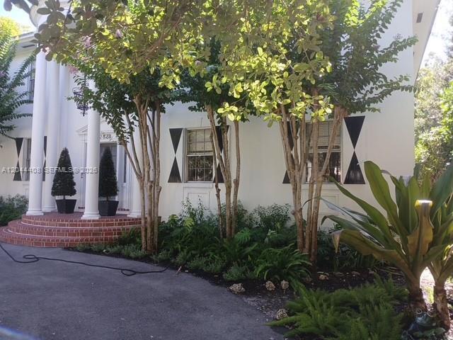 Building Photo - 2828 Segovia St
