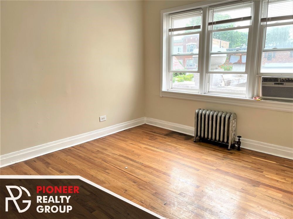 Foto del edificio - 4409 N Kenneth Ave