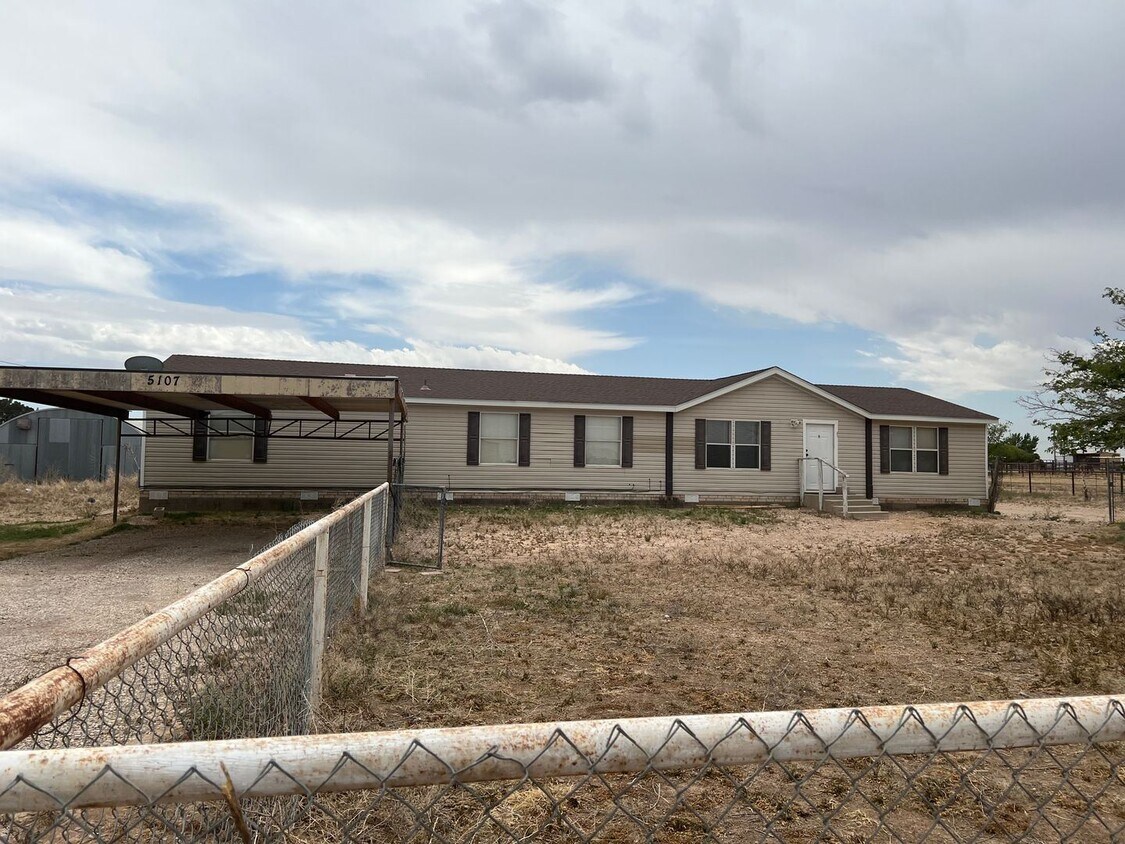 5 br, 3 bath House 5107 W Richardson House Rental in Artesia, NM