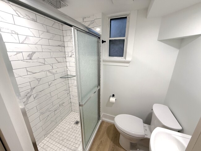 Building Photo - 330 Willingdon Av