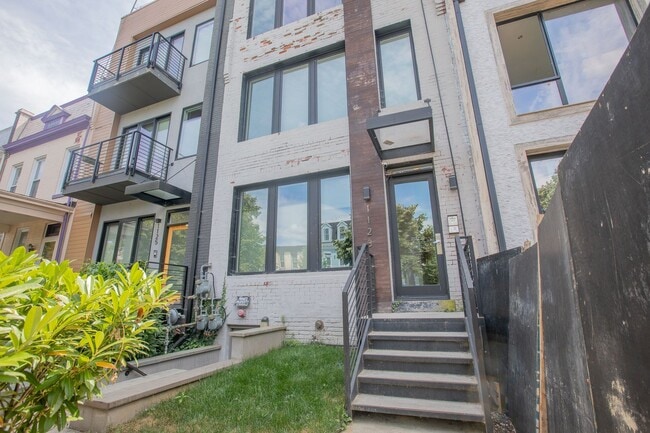 Building Photo - Lovely 3 BR/3.5 BA Townhome in Trinidad!