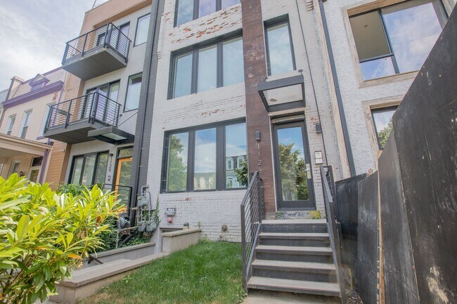 Foto del edificio - Lovely 3 BR/3.5 BA Townhome in Trinidad!