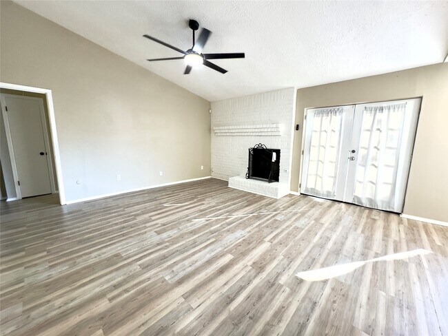 Foto del edificio - 3519 Acorn Way Ln